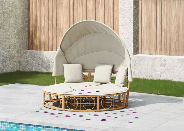 Pallr&uacute;m me&eth; skyggni; fj&oacute;lubl&aacute; kr&oacute;nubl&ouml;&eth; &aacute; sessum og g&oacute;lfi.